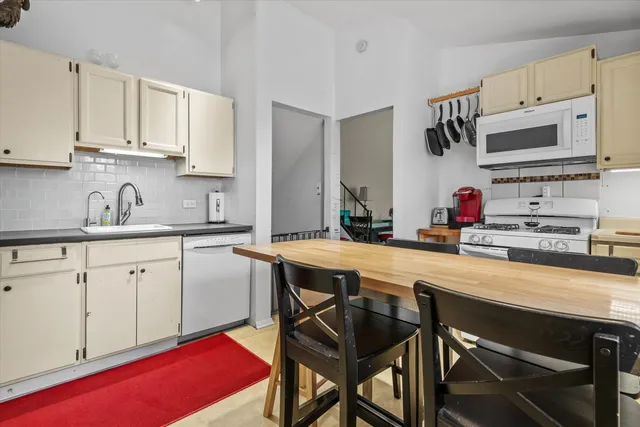 $319,900 | 26892 Iride Drive, Mundelein, IL 60060