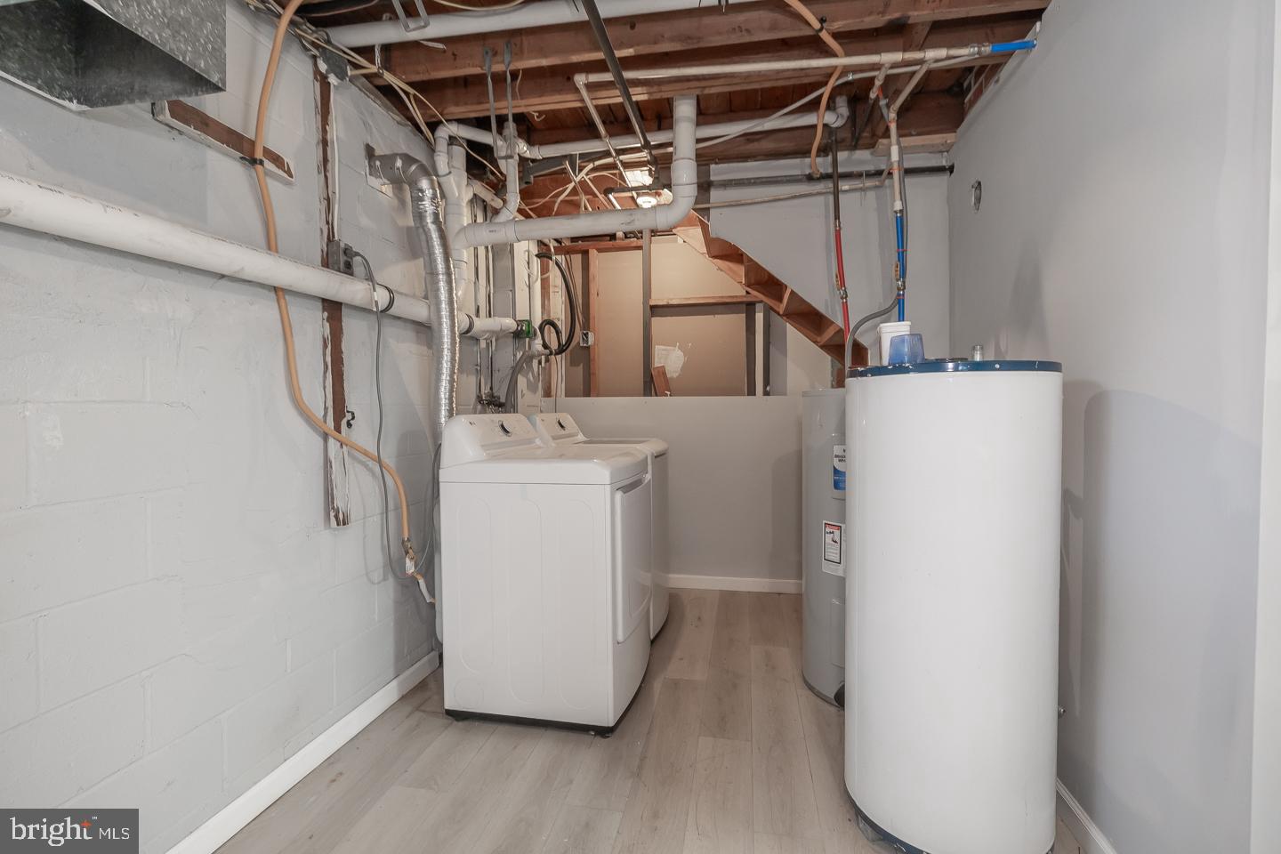 2 Cardinal Road Millville, NJ 08332 - Photo 31 of 39 a utility room with dryer and washer