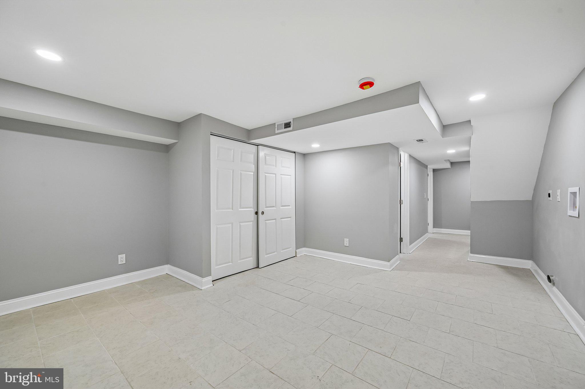 628 Roundview Road Baltimore, MD 21225 - Photo 33 of 43