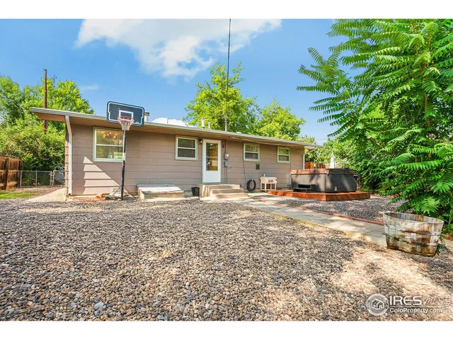 a house view with a backyard space