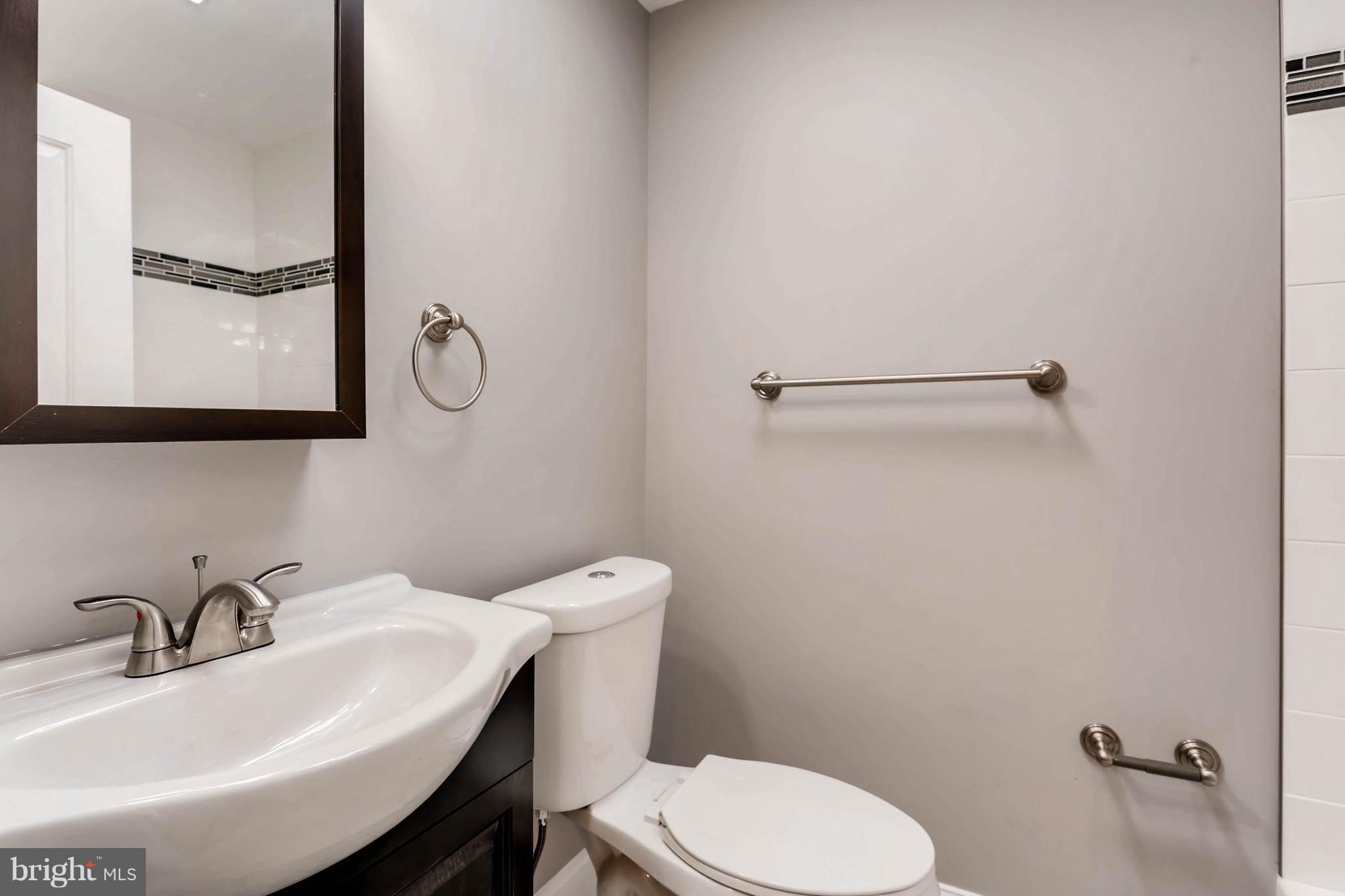 7444 Edsworth Road Baltimore, MD 21222 - Photo 15 of 23 Bath