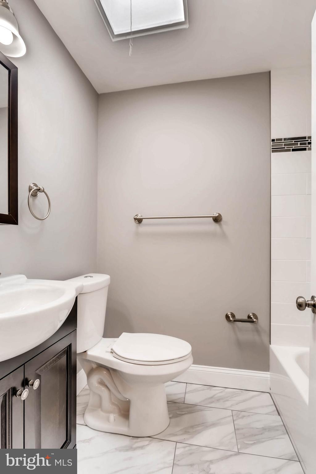 7444 Edsworth Road Baltimore, MD 21222 - Photo 16 of 23 Bath