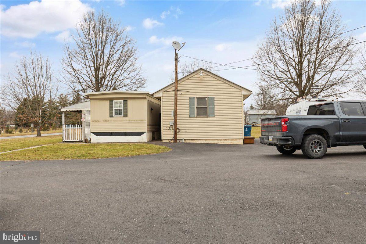 694 East Pumping Station Road Quakertown, PA 18951 - Photo 2 of 27 Driveway View