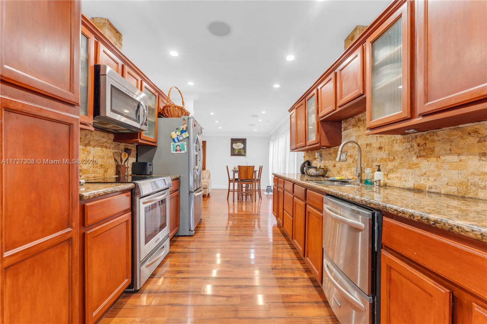 8301 Dundee Terrace Miami Lakes, FL 33016 - Photo 11 of 60 Gallery Image 11