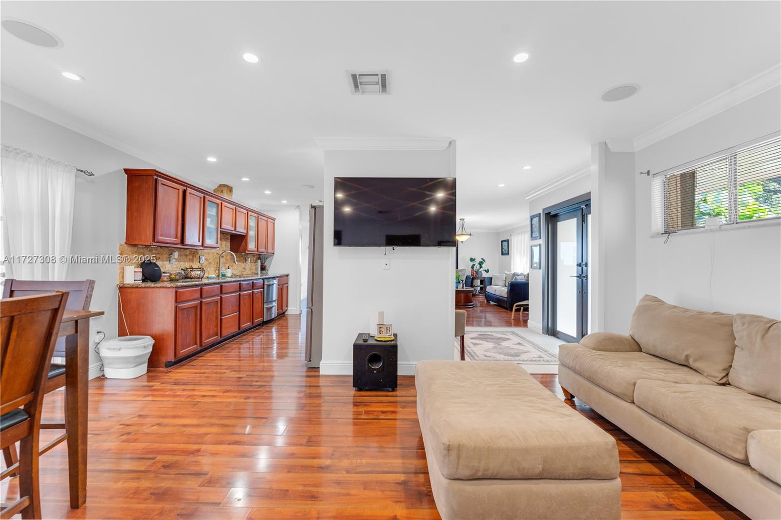 8301 Dundee Terrace Miami Lakes, FL 33016 - Photo 15 of 60 Gallery Image 15