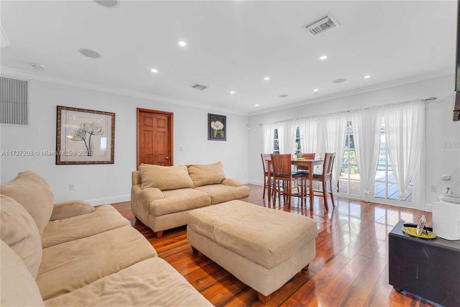 8301 Dundee Terrace Miami Lakes, FL 33016 - Photo 29 of 60 Gallery Image 29
