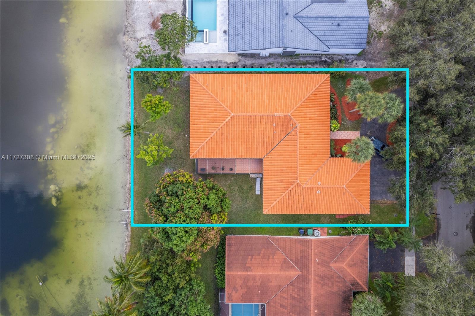 8301 Dundee Terrace Miami Lakes, FL 33016 - Photo 3 of 60 Gallery Image 3