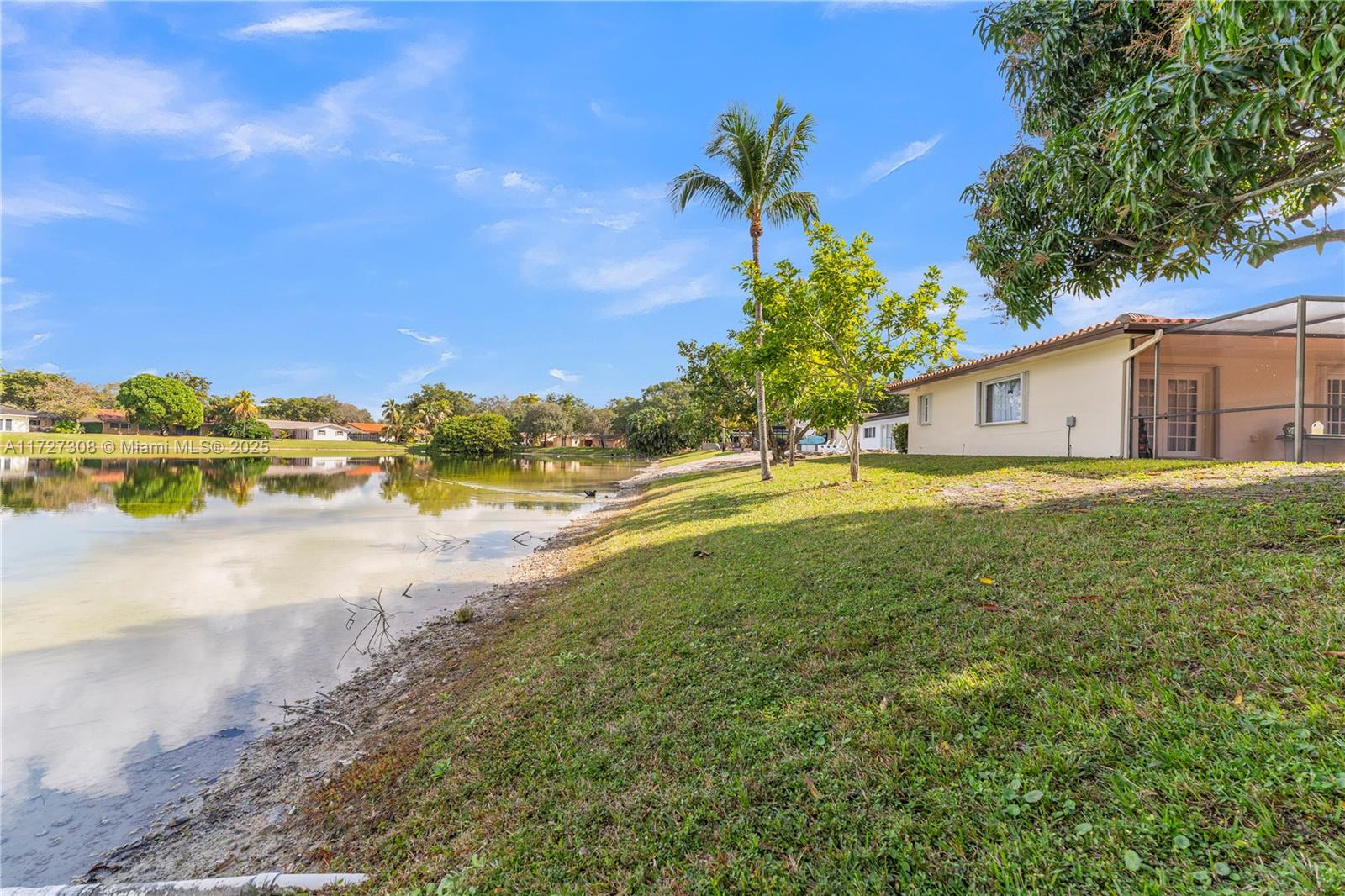 8301 Dundee Terrace Miami Lakes, FL 33016 - Photo 4 of 60 Gallery Image 4