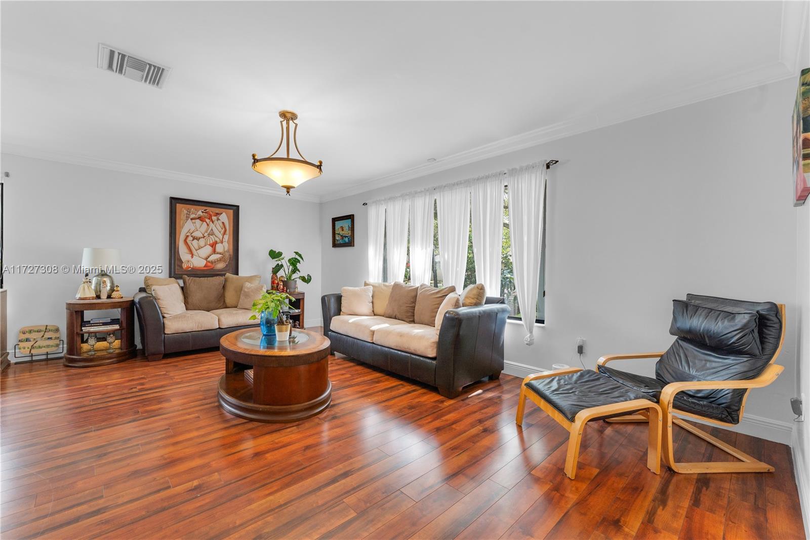 8301 Dundee Terrace Miami Lakes, FL 33016 - Photo 9 of 60 Gallery Image 9