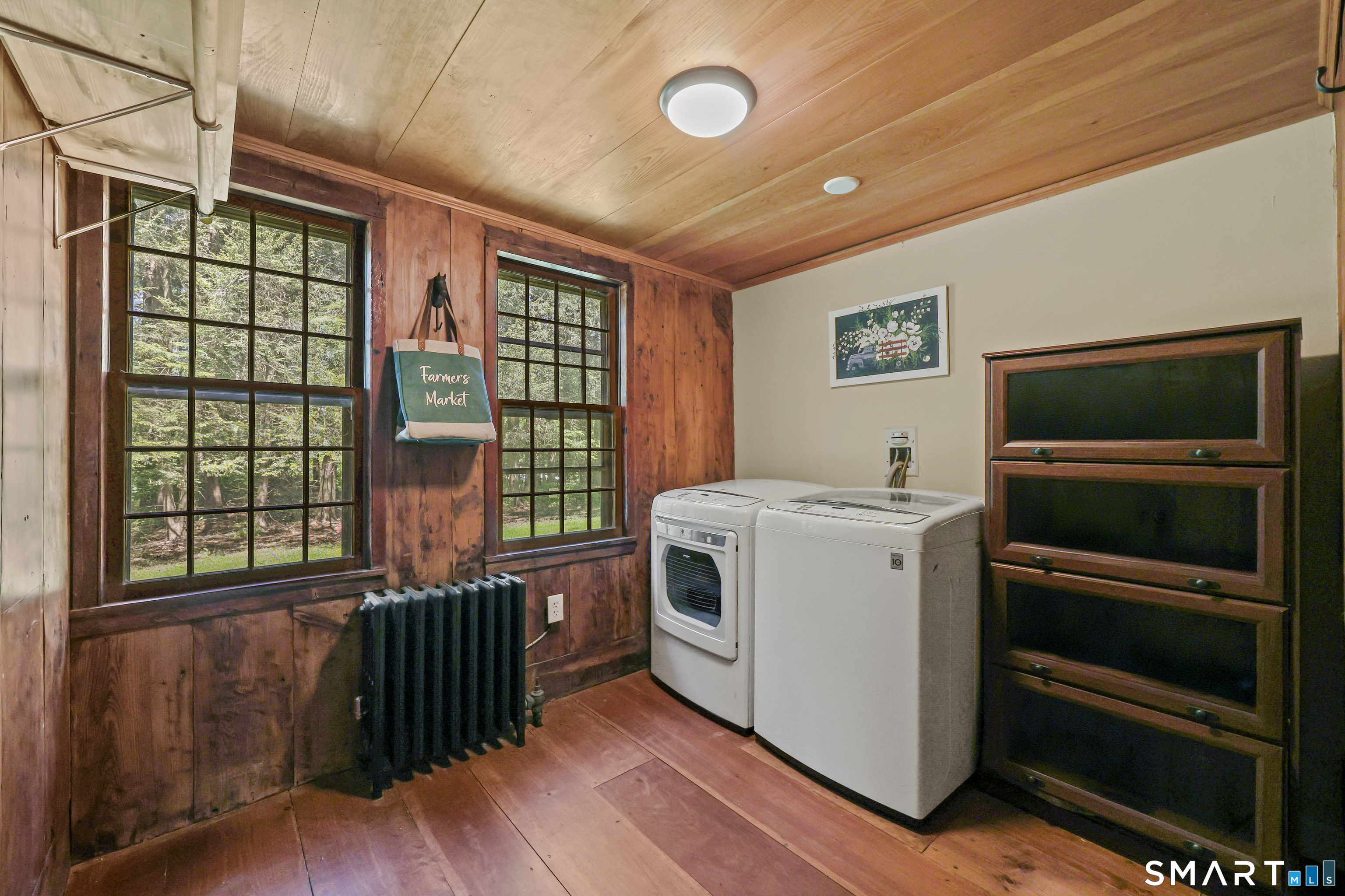 2880 Main Street Coventry, CT 06238 - Photo 21 of 40 Conveniently located main level dedicated laundry room.