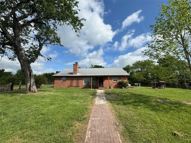 $299,900 | 6674 Fm 3060, Midway, TX 75852