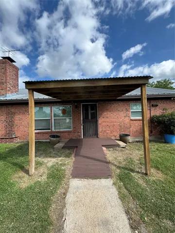 $299,900 | 6674 Fm 3060, Midway, TX 75852