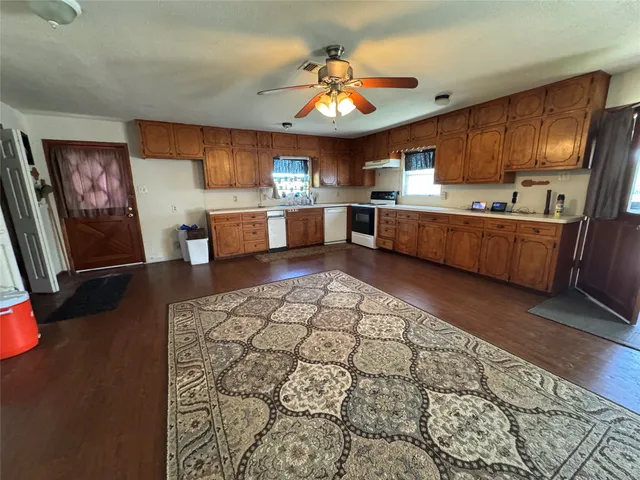 $299,900 | 6674 Fm 3060, Midway, TX 75852