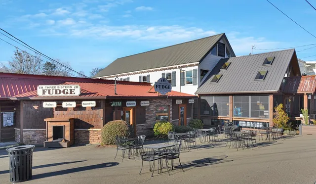 $465,000 | 152 Broken Arrow Path, Blue Ridge, GA 30513