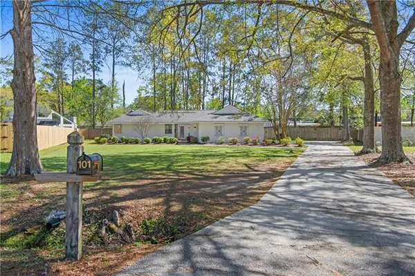$439,000 | 101 Pecaniere Place, Mandeville, LA 70471