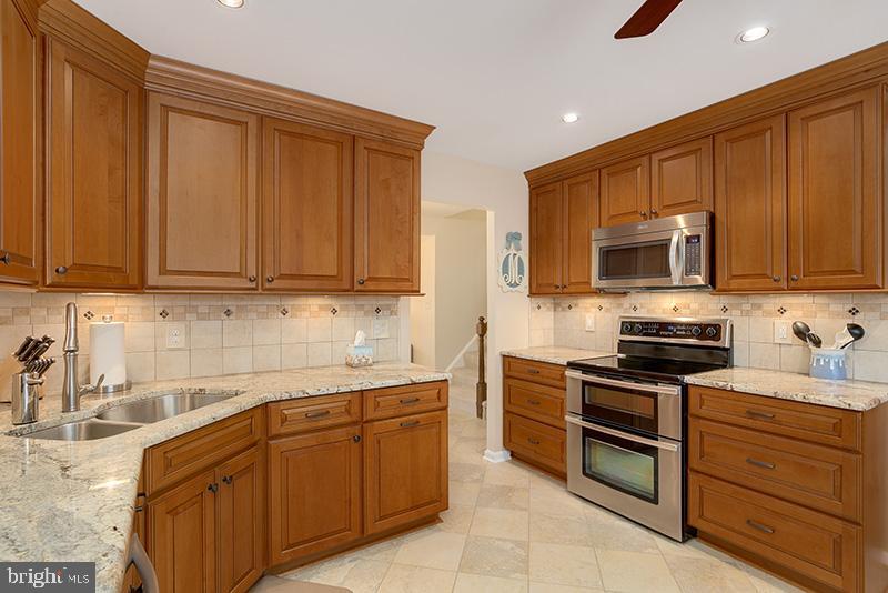 8818 Shadowlake Way Springfield, VA 22153 - Photo 11 of 40 Gallery Image 11