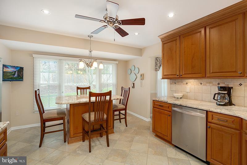 8818 Shadowlake Way Springfield, VA 22153 - Photo 13 of 40 Gallery Image 13