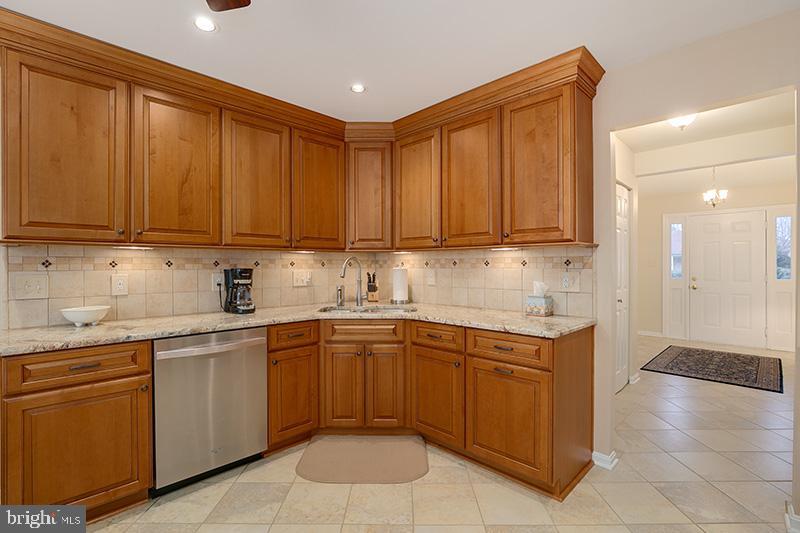 8818 Shadowlake Way Springfield, VA 22153 - Photo 14 of 40 Gallery Image 14