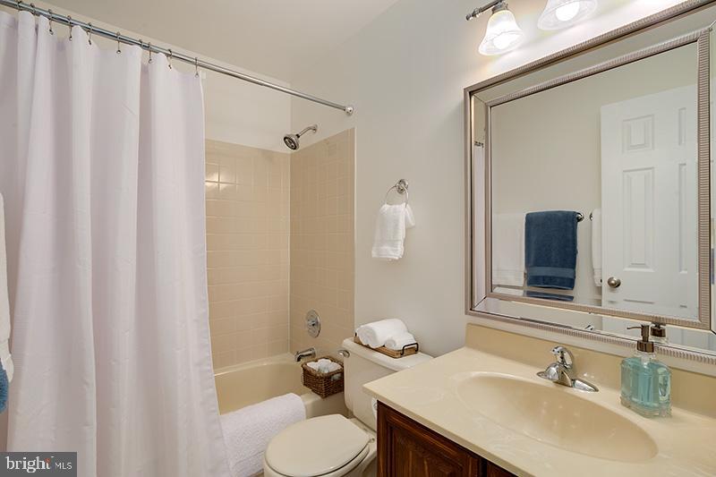 8818 Shadowlake Way Springfield, VA 22153 - Photo 16 of 40 Gallery Image 16