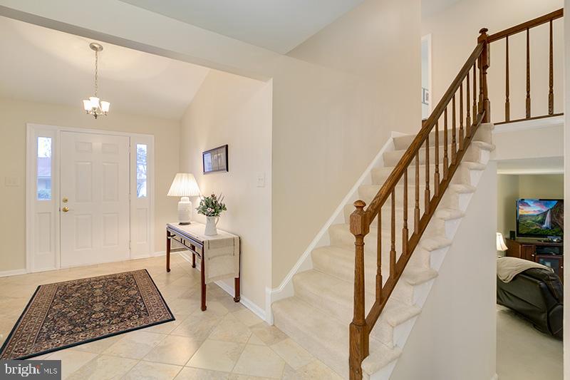 8818 Shadowlake Way Springfield, VA 22153 - Photo 5 of 40 Gallery Image 5
