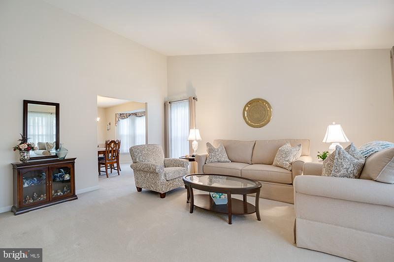 8818 Shadowlake Way Springfield, VA 22153 - Photo 6 of 40 Gallery Image 6