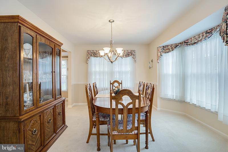 8818 Shadowlake Way Springfield, VA 22153 - Photo 8 of 40 Gallery Image 8