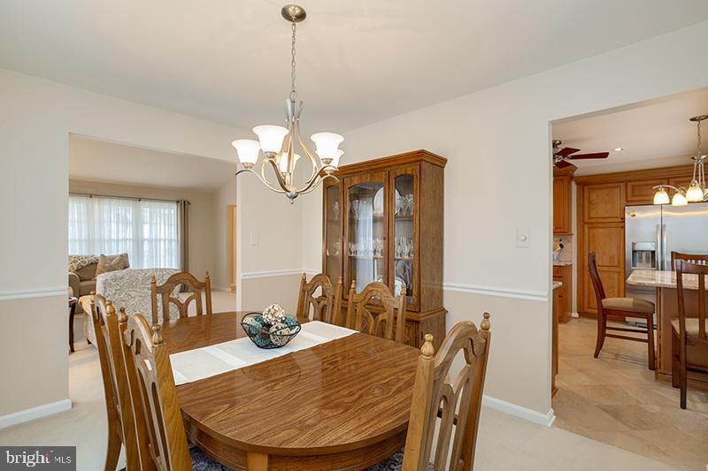 8818 Shadowlake Way Springfield, VA 22153 - Photo 9 of 40 Gallery Image 9