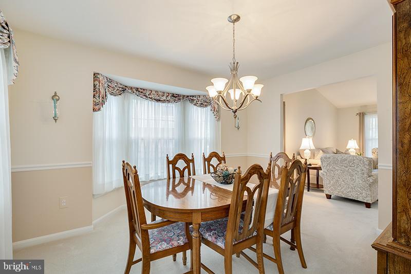8818 Shadowlake Way Springfield, VA 22153 - Photo 10 of 40 Gallery Image 10