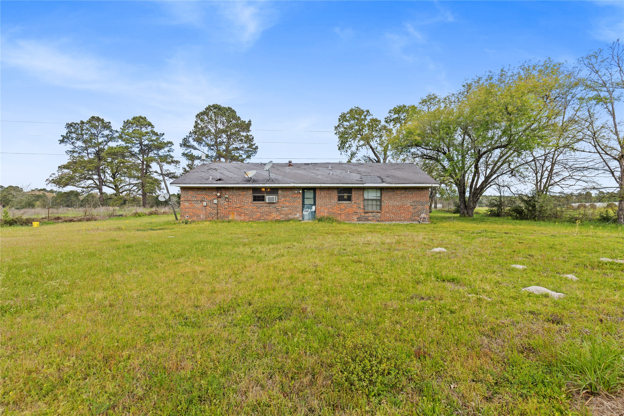 165 Davidson Road Huntsville, TX 77320 - Photo 21 of 24 a large pool with lawn chairs under an umbrella