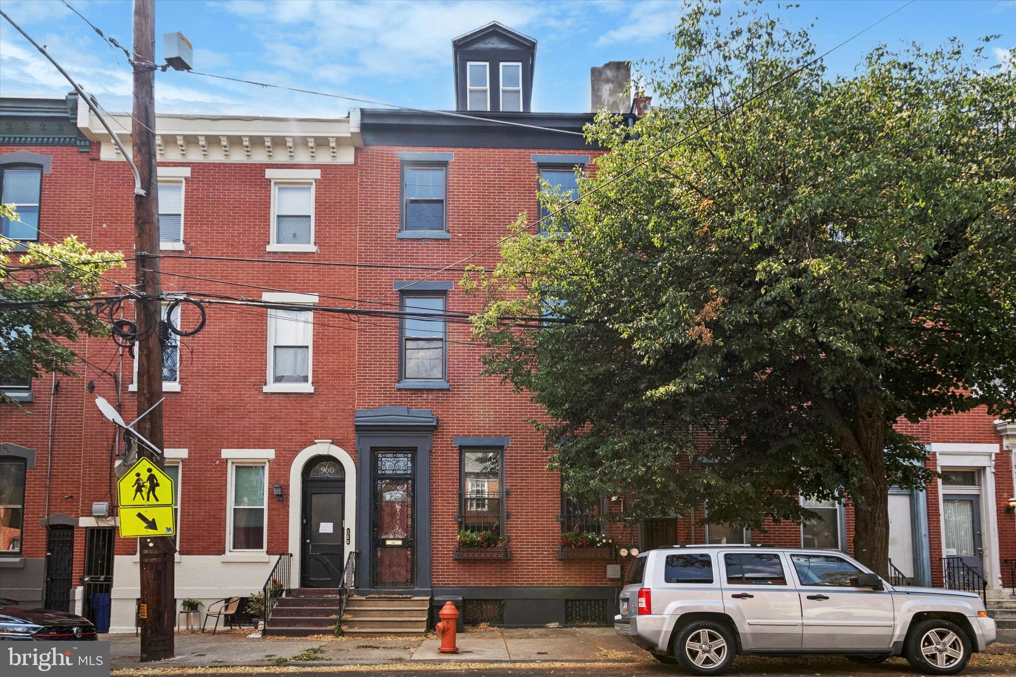 962 North 5th Street Philadelphia, PA 19123 - Photo 2 of 32