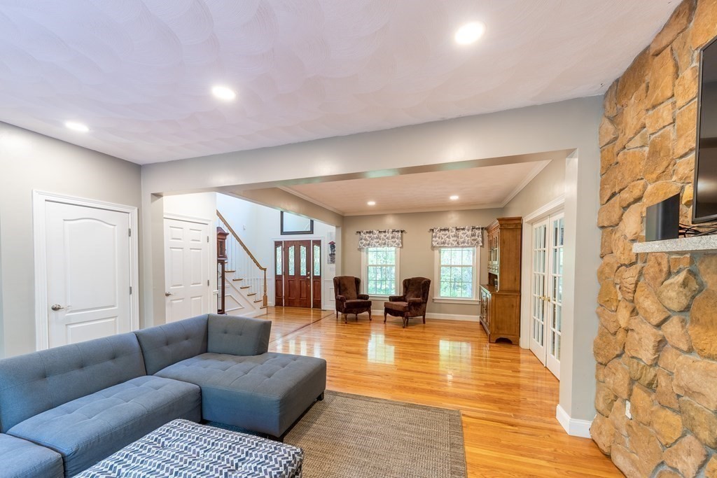 101 Stonefence Road Lunenburg, MA 01462 - Photo 21 of 41 a living room with furniture