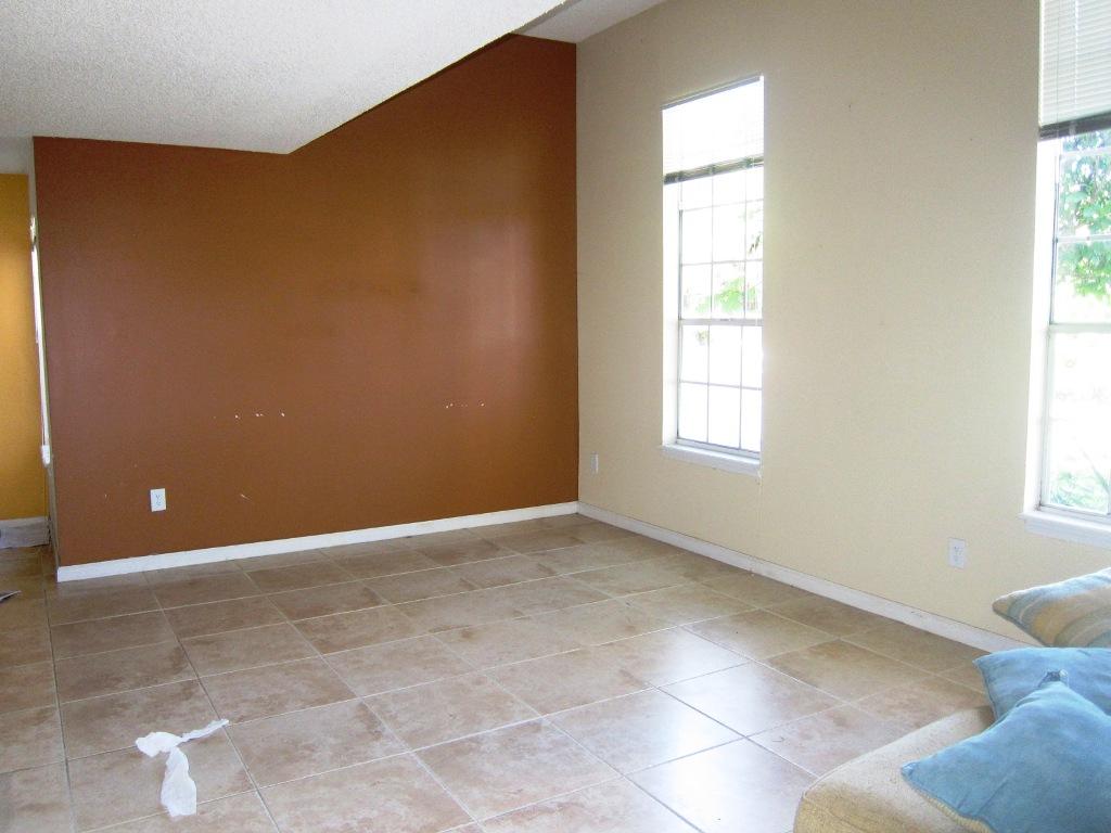 1385 Crystal Way, Unit M Delray Beach, FL 33444 - Photo 2 of 6 Living Room