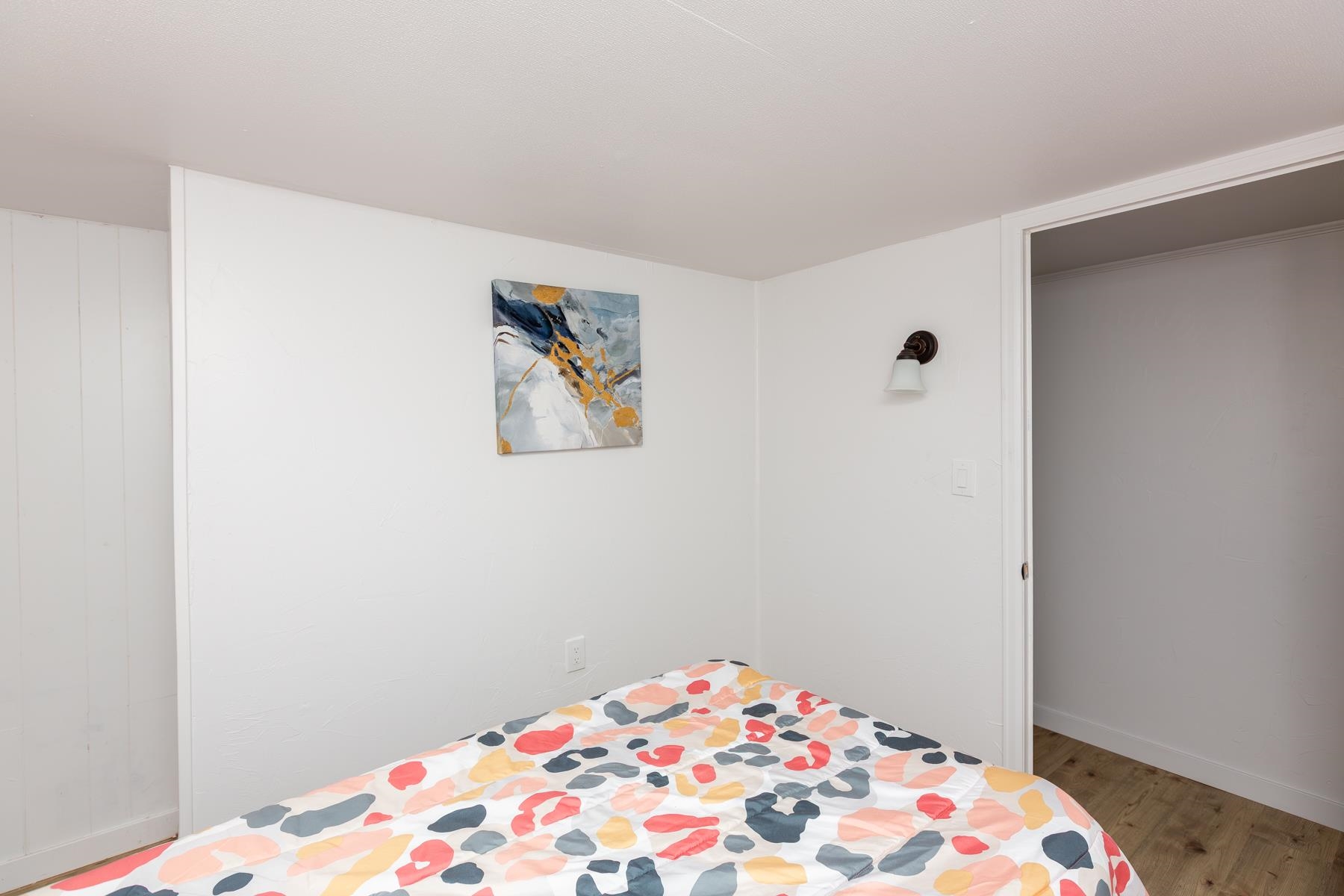 424 32 Road, Unit 112 Clifton, CO 81520 - Photo 19 of 41 a bedroom with a bed and a painting on the wall