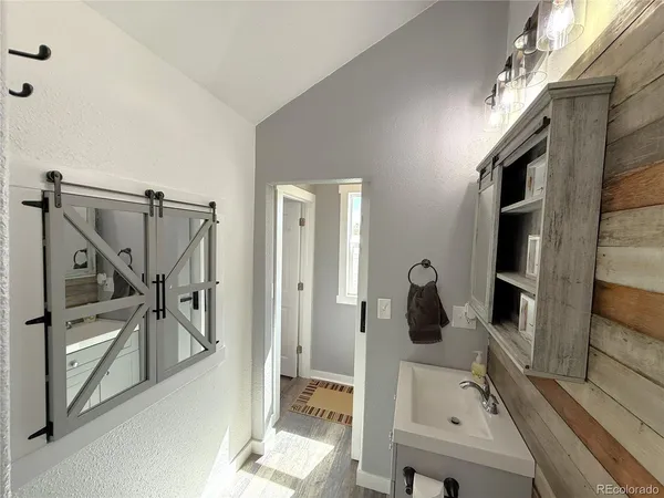 a view of a storage & utility room with washer and dryer