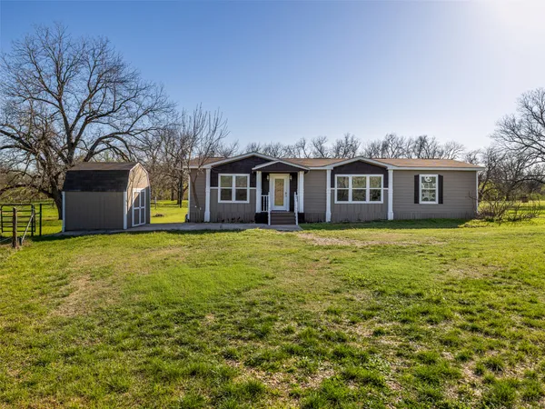 a front view of house with yard and entertaining space