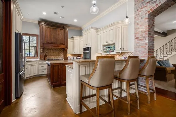 $749,000 | 6008 Stonegate Drive, Alexandria, LA 71303