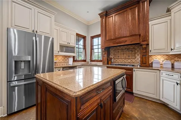 $749,000 | 6008 Stonegate Drive, Alexandria, LA 71303