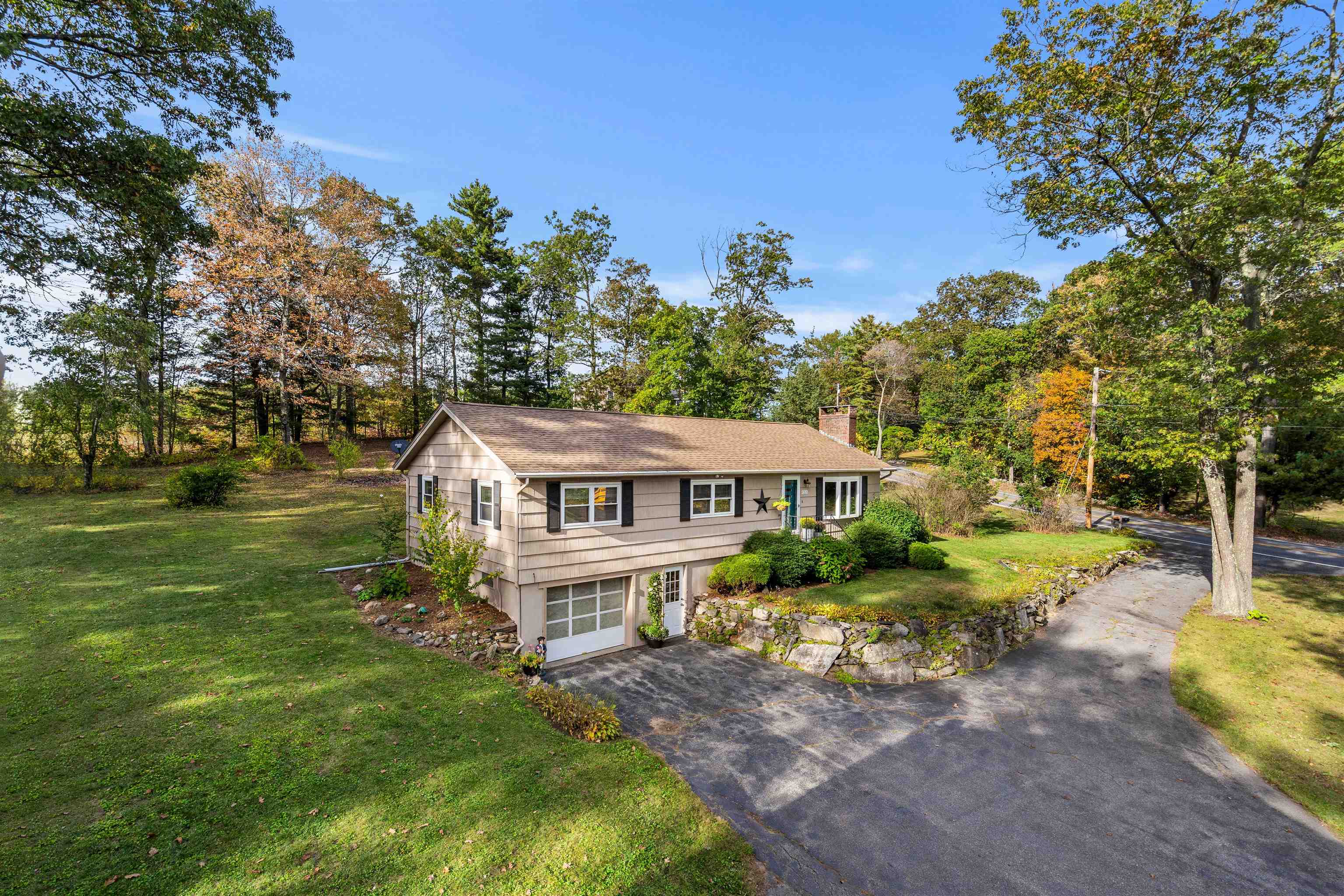 61 Hardy Road Londonderry, NH 03053 - Photo 2 of 31