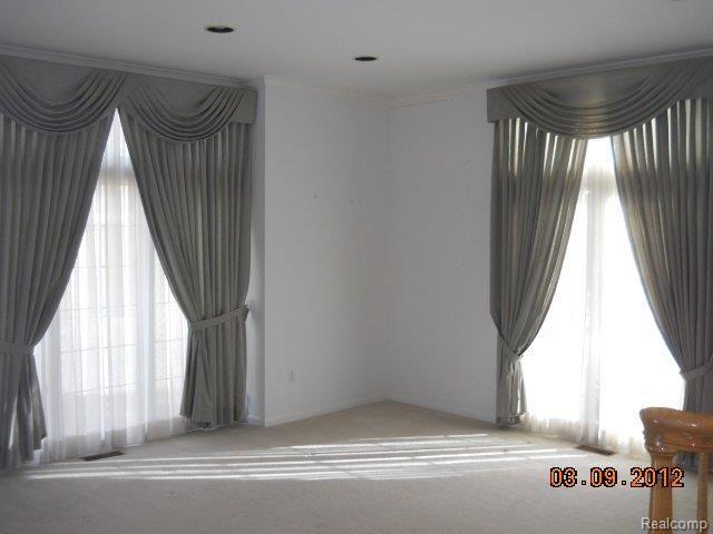 7077 Poppleton Road Canton, MI 48187 - Photo 2 of 15 living room.JPG