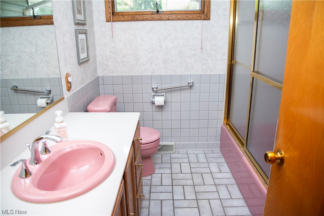 885 Bears Den Road Youngstown, OH 44511 - Photo 14 of 26 Full Bathroom
