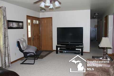 363 Sullivan Road Monroe, MI 48161 - Photo 3 of 32 21166777-2.JPG