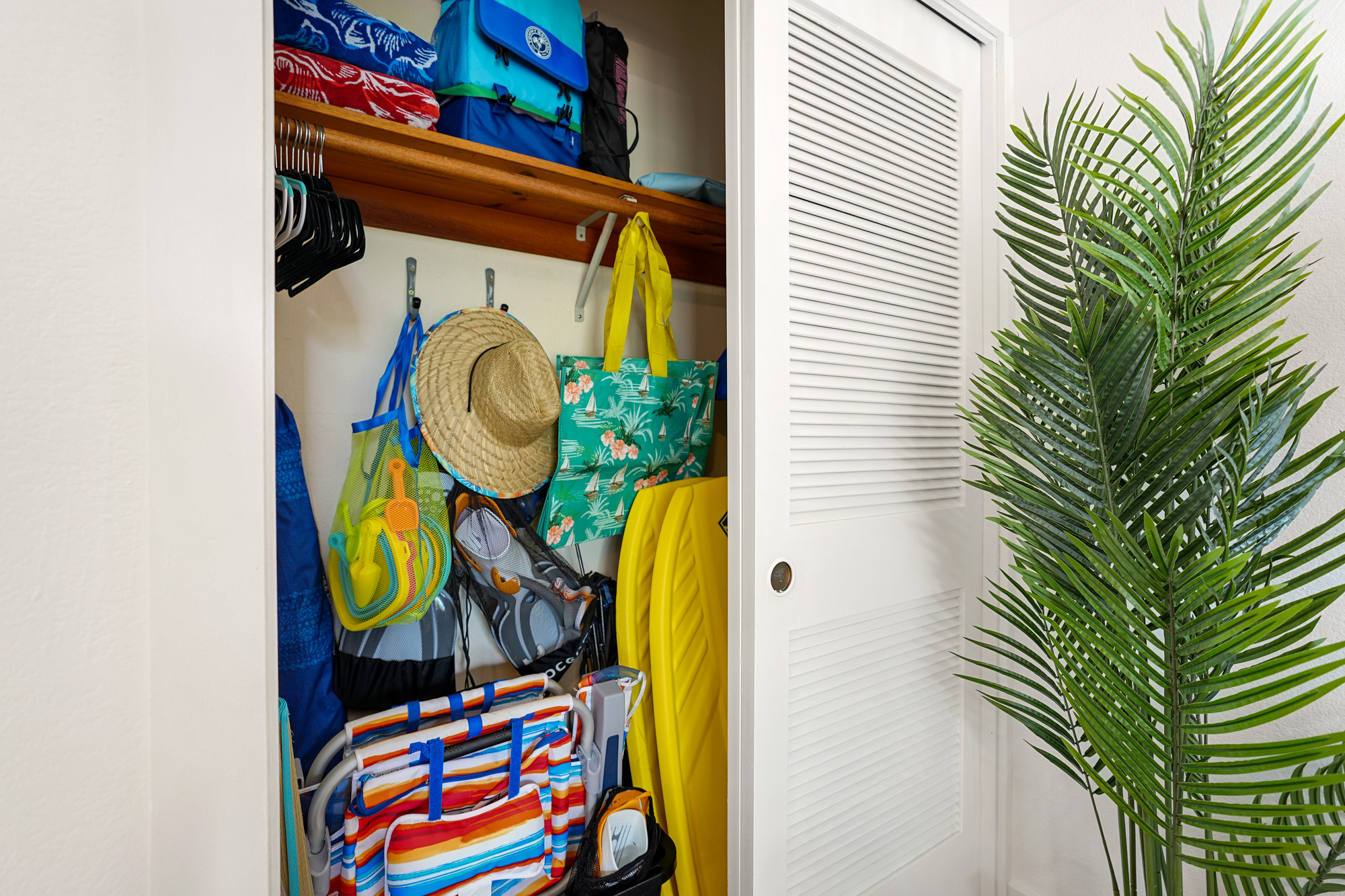 2253 Poipu Road, Unit 309 Koloa, HI 96756 - Photo 10 of 25 a utility room with dryer and washer