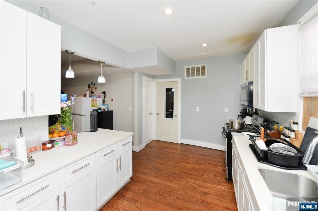 135 Scheerer Avenue Newark, NJ 07112 - Photo 13 of 34