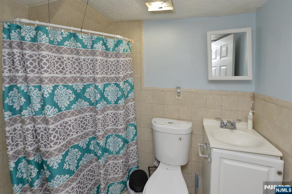 135 Scheerer Avenue Newark, NJ 07112 - Photo 17 of 34