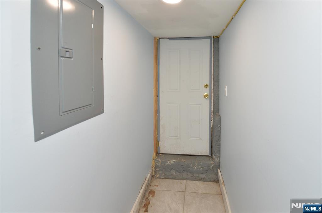 135 Scheerer Avenue Newark, NJ 07112 - Photo 19 of 34