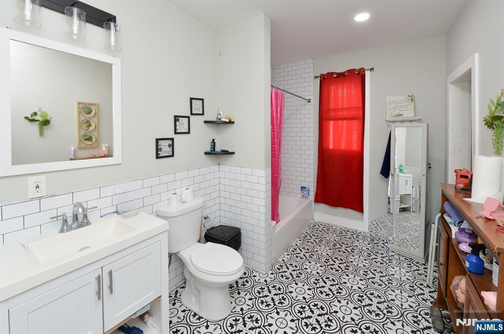 135 Scheerer Avenue Newark, NJ 07112 - Photo 21 of 34