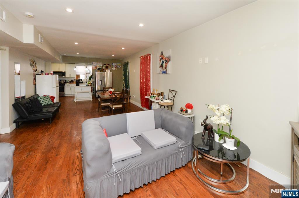 135 Scheerer Avenue Newark, NJ 07112 - Photo 6 of 34