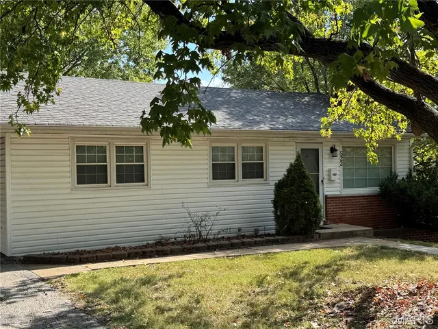 $1,900 | 522 Holland Avenue, Webster Groves, MO 63119