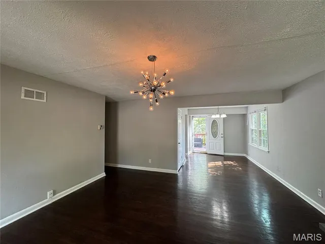 $1,900 | 522 Holland Avenue, Webster Groves, MO 63119