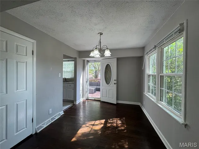 $1,900 | 522 Holland Avenue, Webster Groves, MO 63119